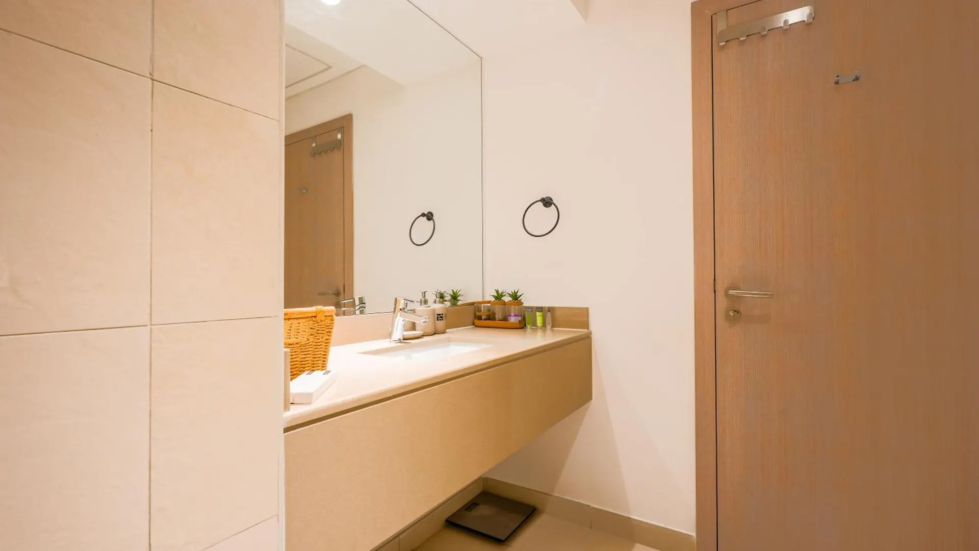Contemporary 1Br Near Yas Park 5 Min Walk 915 Διαμέρισμα Αμπού Ντάμπι 0*,